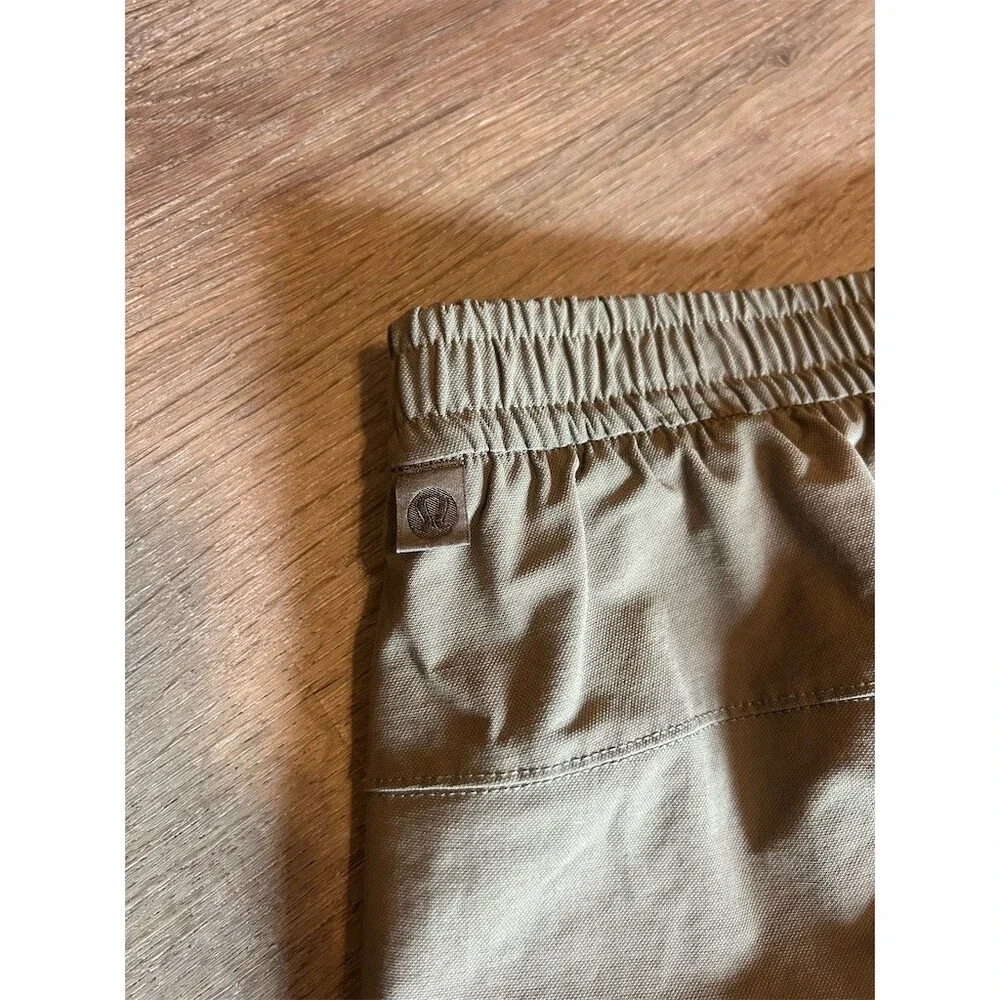 Lululemon Bowline Shorts Men's Size L Nomad Tan Elastic Waist Drawstring